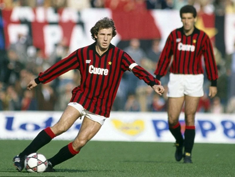 Franco Baresi trong màu áo câu lạc bộ hàng đầu nước Ý Milan